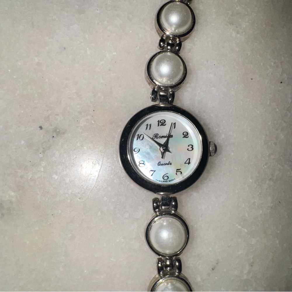 Vintage ronica quartz watch